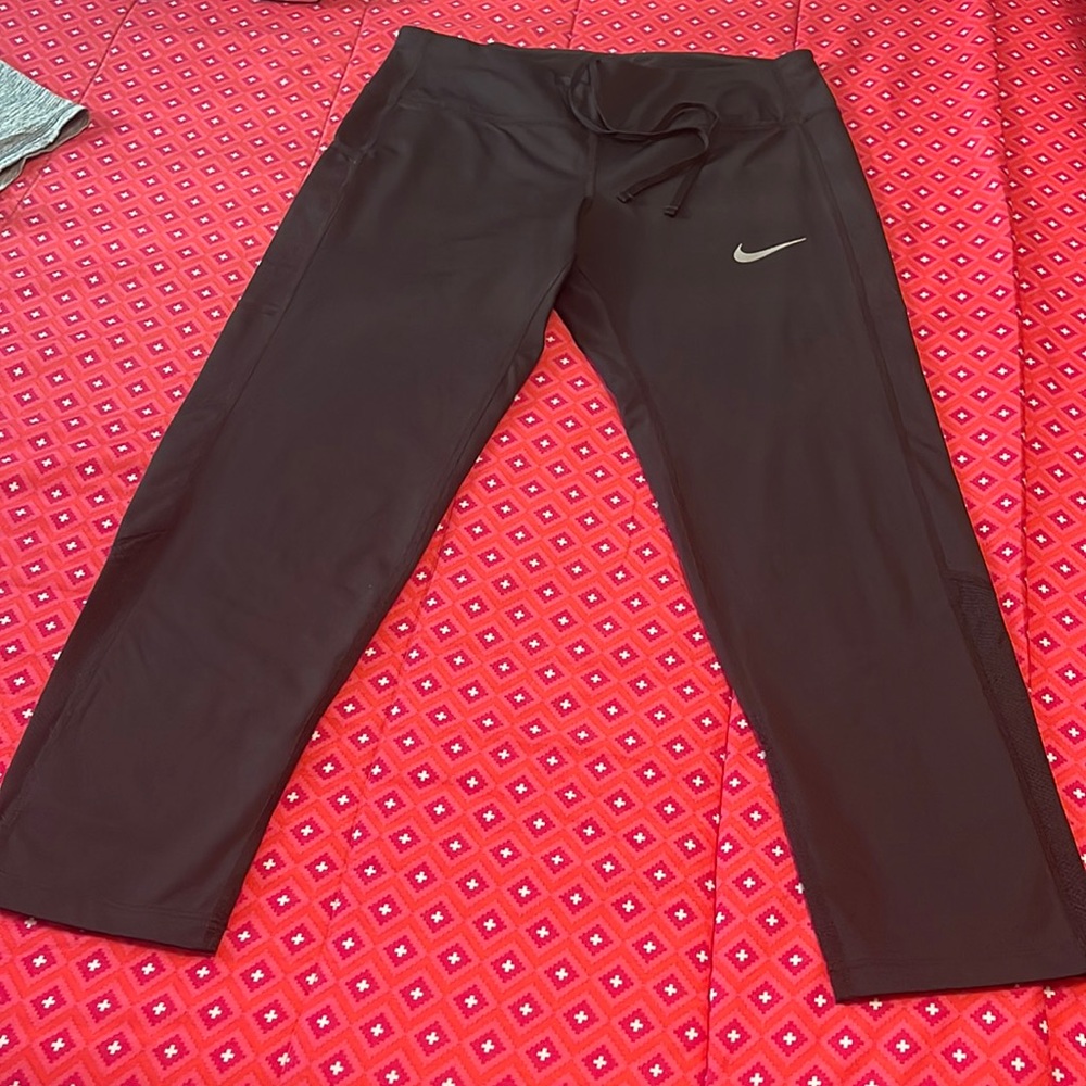 Leggings are black , brand Nikes and size small.